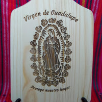 Virgen Protege Nuestro Hogar decorative board